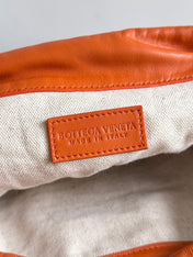 BOTTEGA VENETA 25S DUSTBAG 32 IN BURNT ORANGE RAFFIA AND CALFSKIN