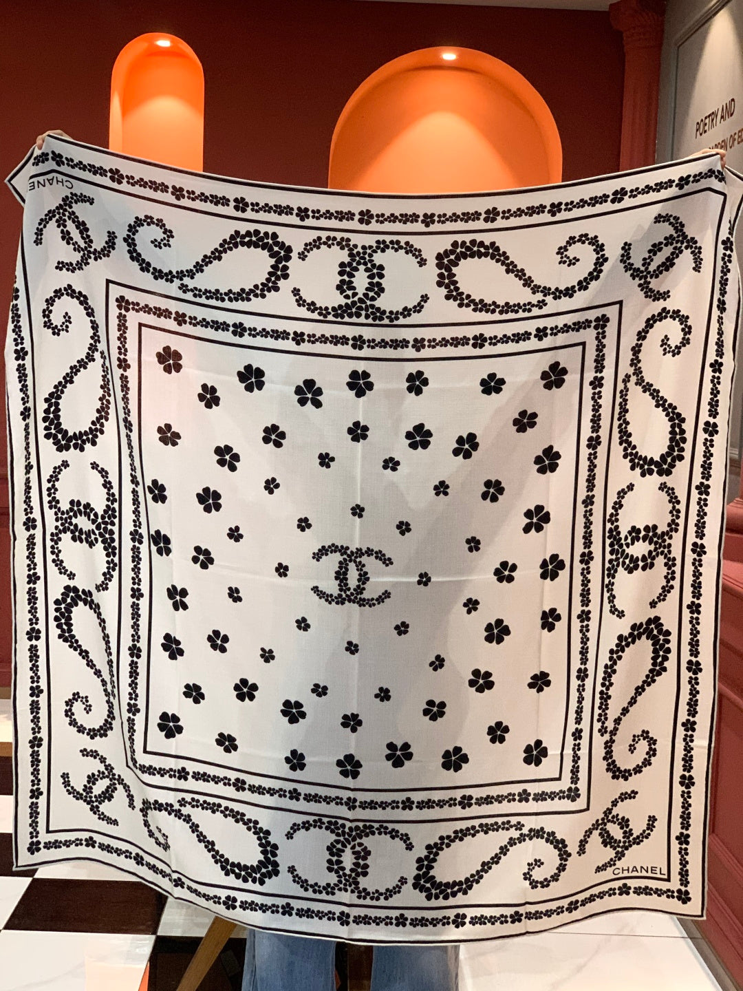 CHANEL 25S SCARF 135 CM IN CASHMERE SILK 943685