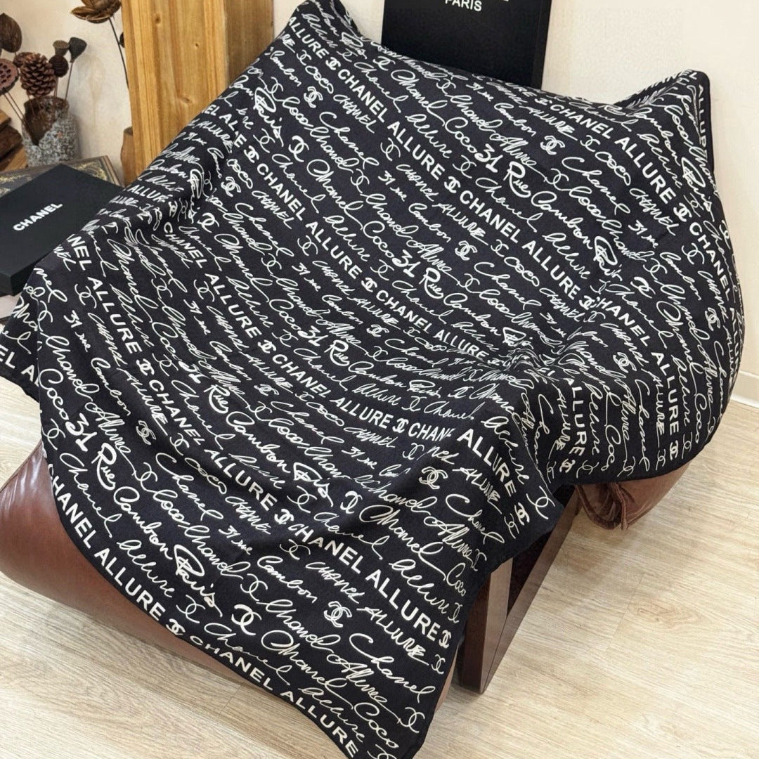 CHANEL 25S SCARF 135 CM IN CASHMERE SILK 943692