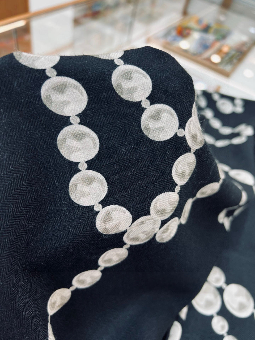 CHANEL 25S SCARF 140 IN CASHMERE 991649