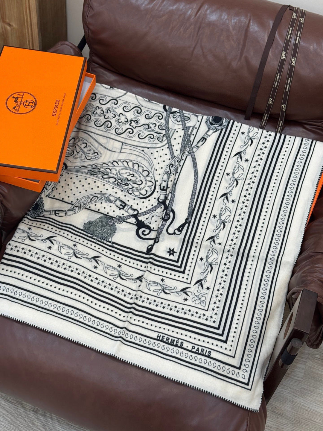 HERMES 25S SCARF 140 IN SILK CASHMERE 991677