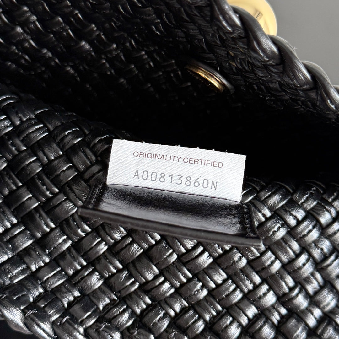 BOTTEGA VENETA 25S TOSCA BAG 19 IN BLACK CALFSKIN GOLD HARDWARE