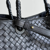 BOTTEGA VENETA 25S BASKET BAG 31 IN BLACK CALFSKIN GOLD HARDWARE