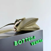 BOTTEGA VENETA 25S MEDIUM LIBERTA BAG 27 IN OLIVE GREEN CALFSKIN GOLD HARDWARE