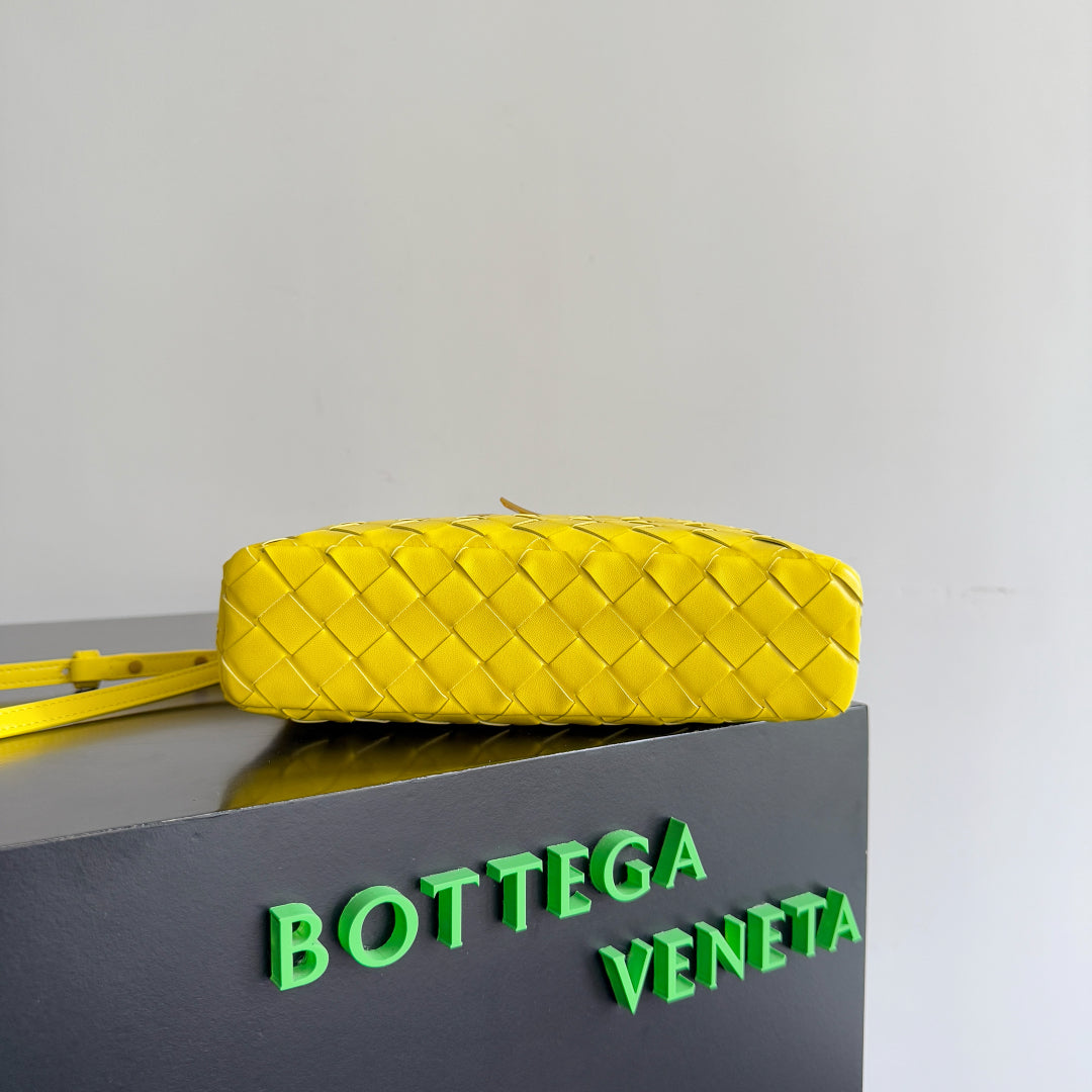 BOTTEGA VENETA 25S BANG BANG 22 IN LEMON YELLOW INTRECCIATO CALFSKIN GOLD HARDWARE