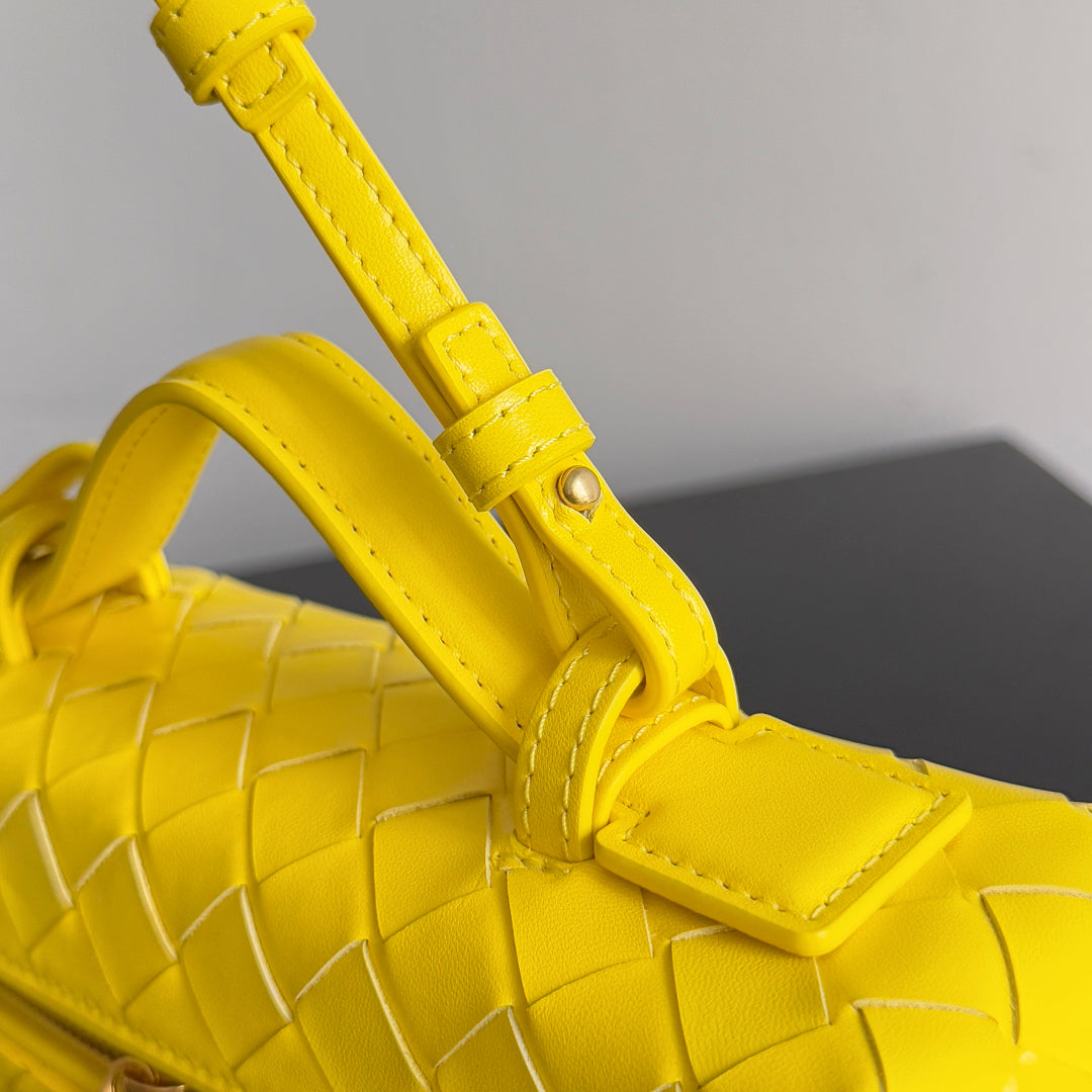 BOTTEGA VENETA 25S BANG BANG 22 IN LEMON YELLOW INTRECCIATO CALFSKIN GOLD HARDWARE