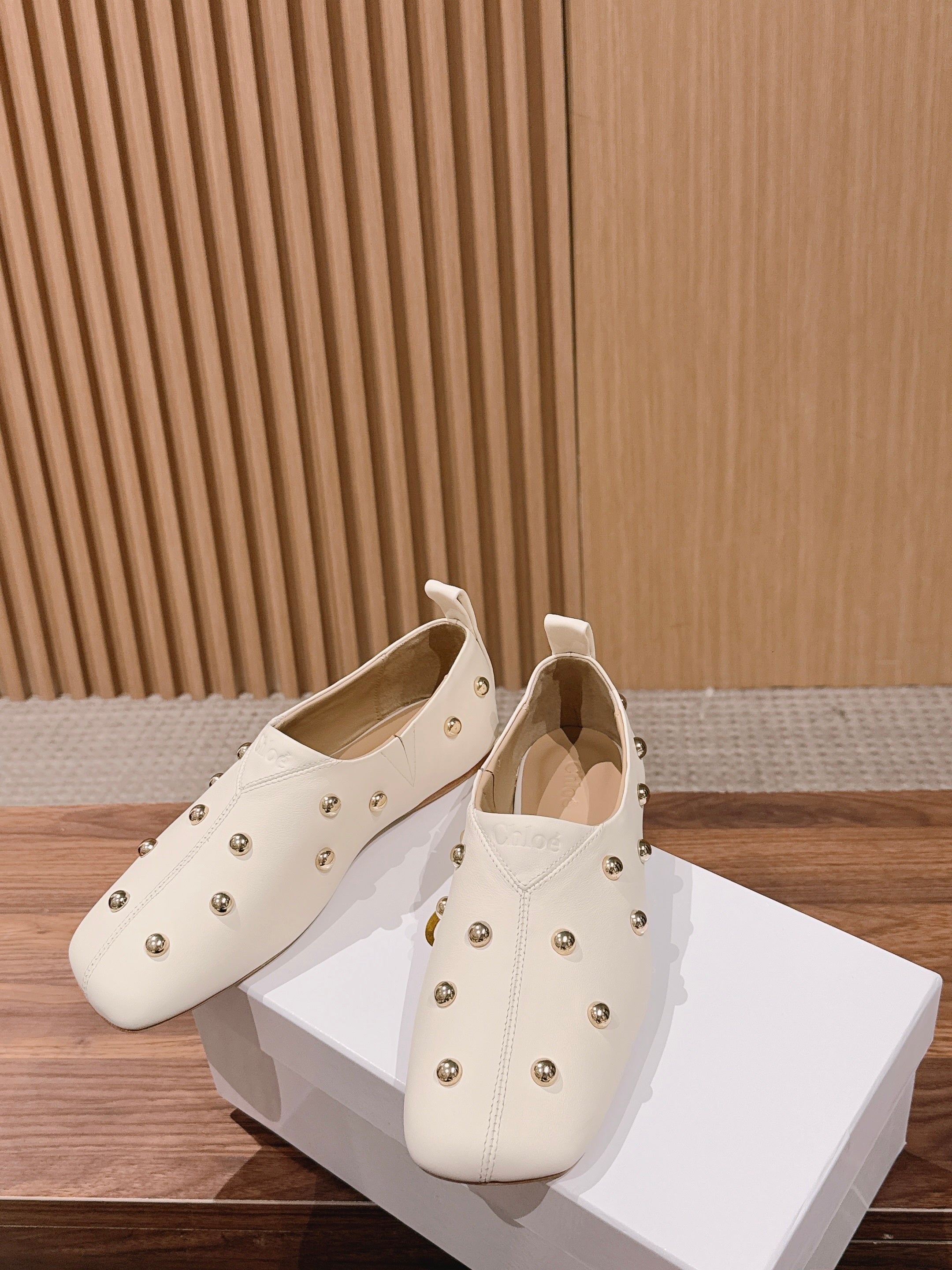 CHLOE 26S STUDDED LOAFERS IN CREAM WHITE CALFSKIN