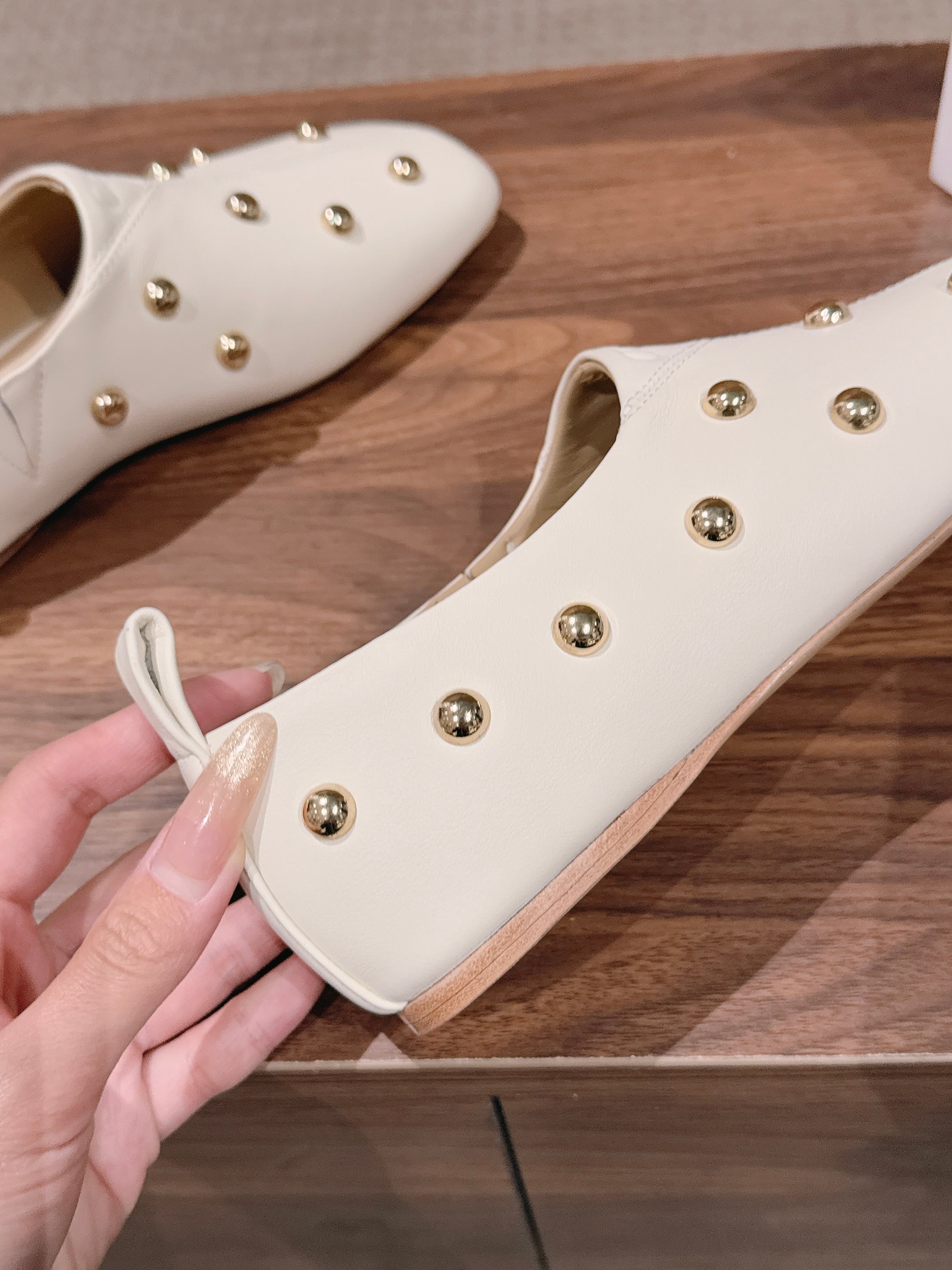 CHLOE 26S STUDDED LOAFERS IN CREAM WHITE CALFSKIN