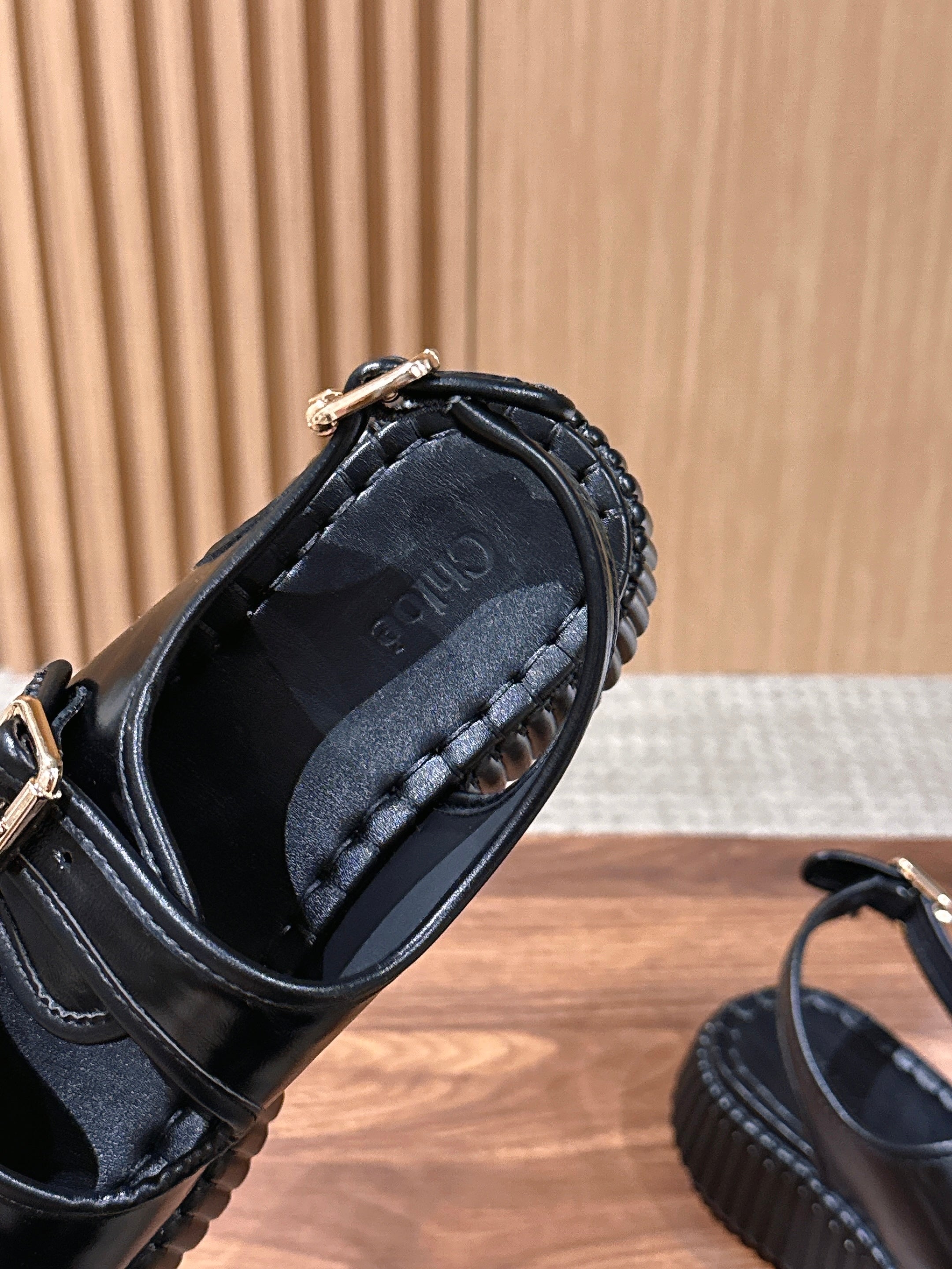 CHLOE 26S PLATFORM SANDALS IN BLACK CALFSKIN