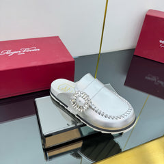 SLIDY VIV' MULES IN SILVER PATENT CALFSKIN