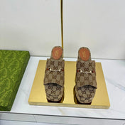 GG WEDGE SLIDES 110 IN DARK BEIGE FABRIC WITH GOLD HARDWARE