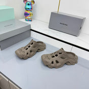 BALENCIAGA 25S POOL CROCS SLIDE IN TAUPE BROWN SYNTHETIC RUBBER