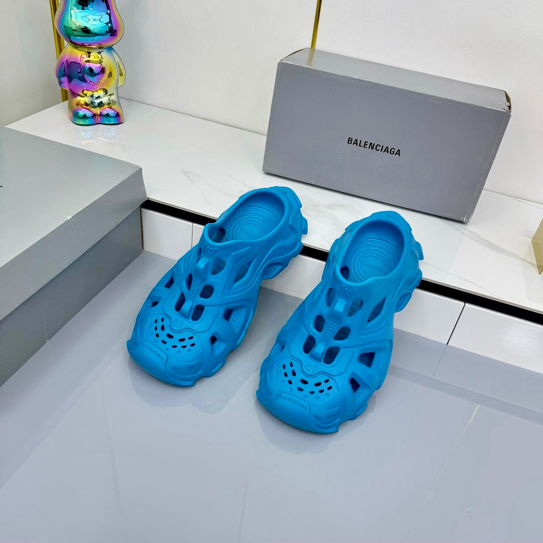 BALENCIAGA 25S POOL CROCS SLIDE IN BLUE SYNTHETIC RUBBER