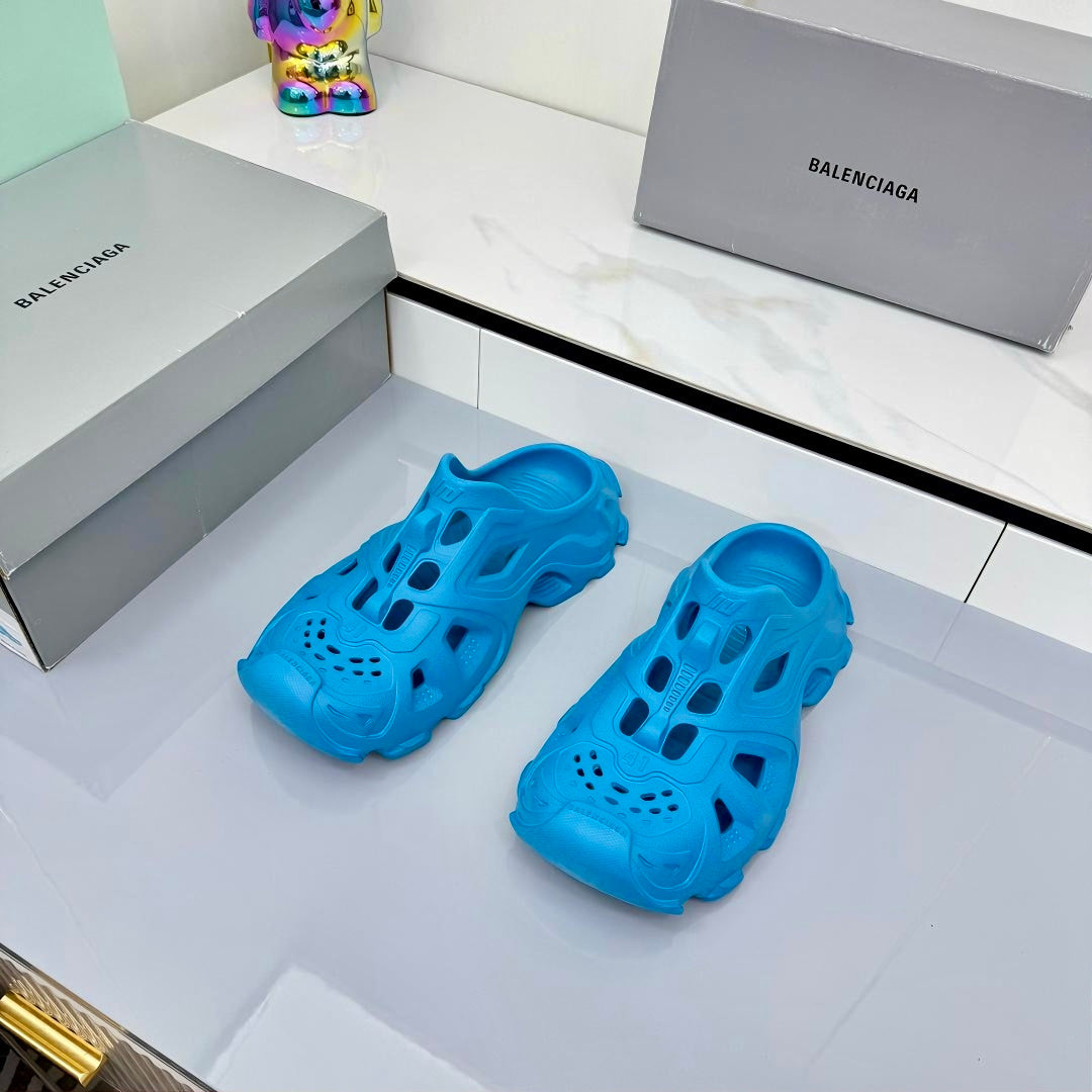 BALENCIAGA 25S POOL CROCS SLIDE IN BLUE SYNTHETIC RUBBER