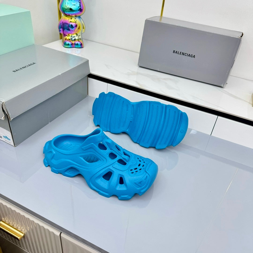 BALENCIAGA 25S POOL CROCS SLIDE IN BLUE SYNTHETIC RUBBER
