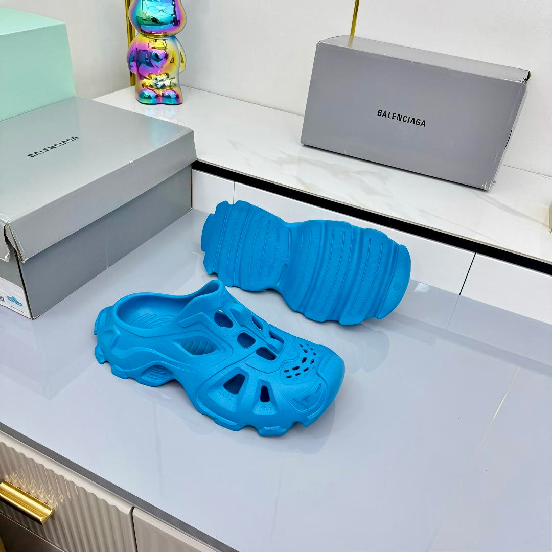 BALENCIAGA 25S POOL CROCS SLIDE IN BLUE SYNTHETIC RUBBER