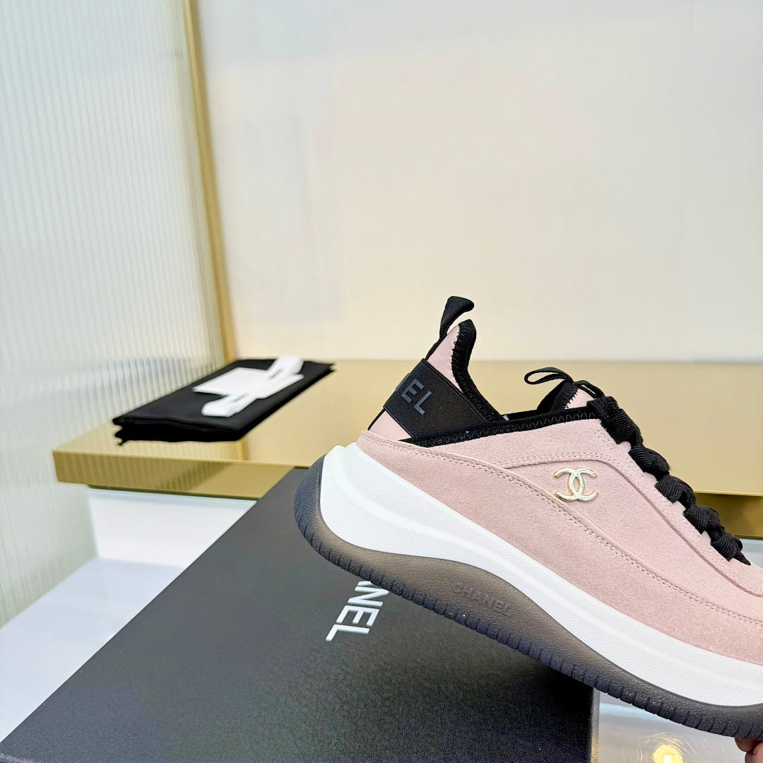 CHANEL 26S PLATFORM SNEAKERS IN LIGHT PINK SUEDE WITH CC LOGO