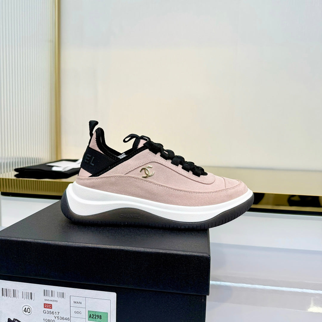 CHANEL 26S PLATFORM SNEAKERS IN LIGHT PINK SUEDE WITH CC LOGO