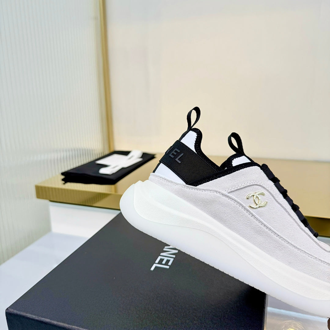 CHANEL 26S PLATFORM SNEAKERS IN WHITE SUEDE WITH CC LOGO