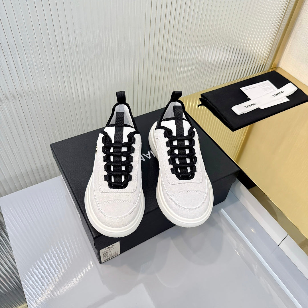 CHANEL 26S PLATFORM SNEAKERS IN WHITE SUEDE WITH CC LOGO