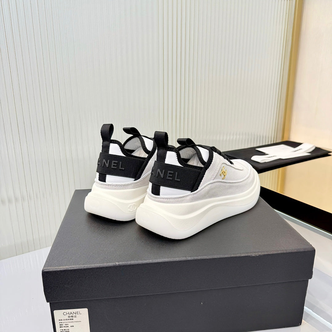 CHANEL 26S PLATFORM SNEAKERS IN WHITE SUEDE WITH CC LOGO
