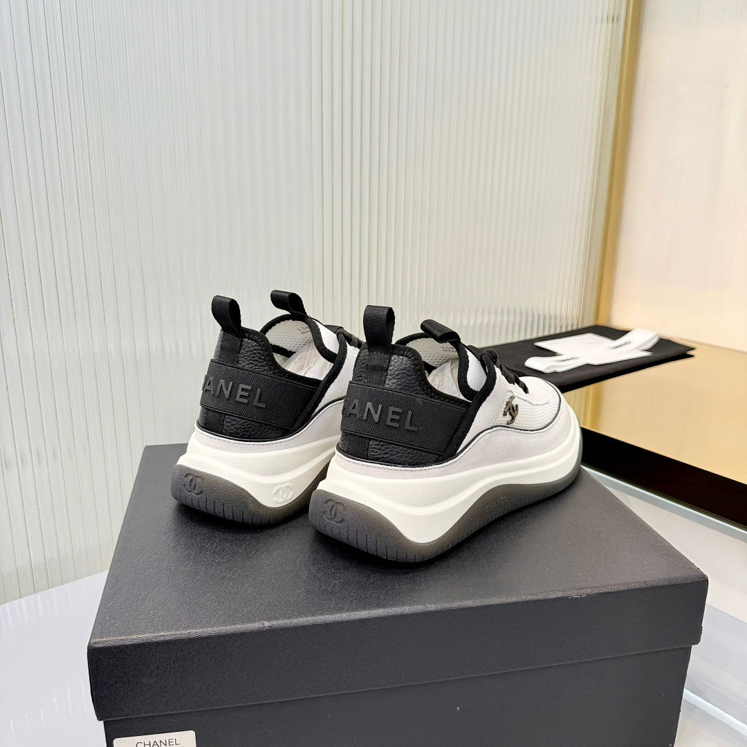CHANEL 26S PLATFORM SNEAKERS IN WHITE SUEDE AND FABRIC WITH CC LOGO