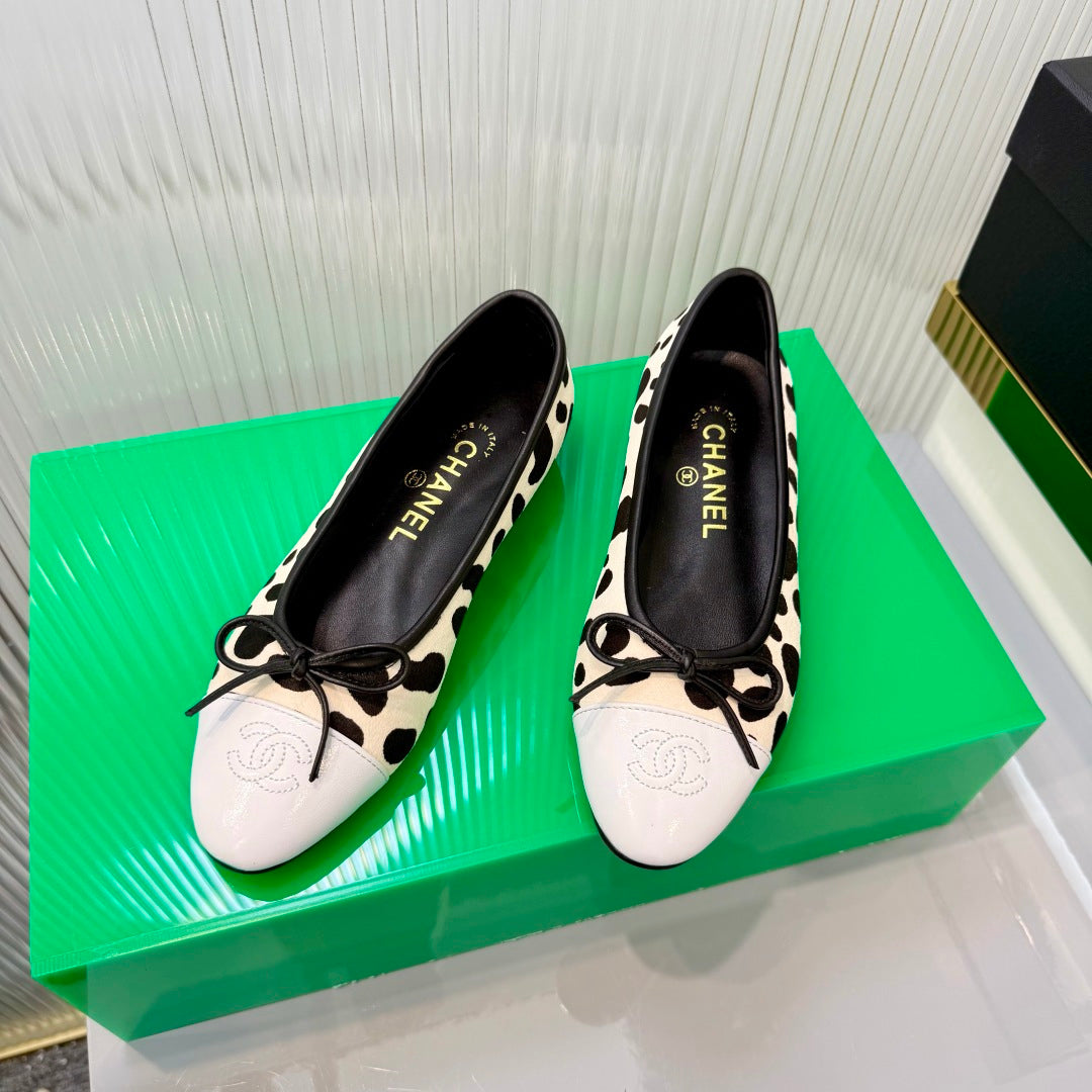 CHANEL 26S FLAT SHOES IN BEIGE AND BLACK LEOPARD PRINT PONY HAIR