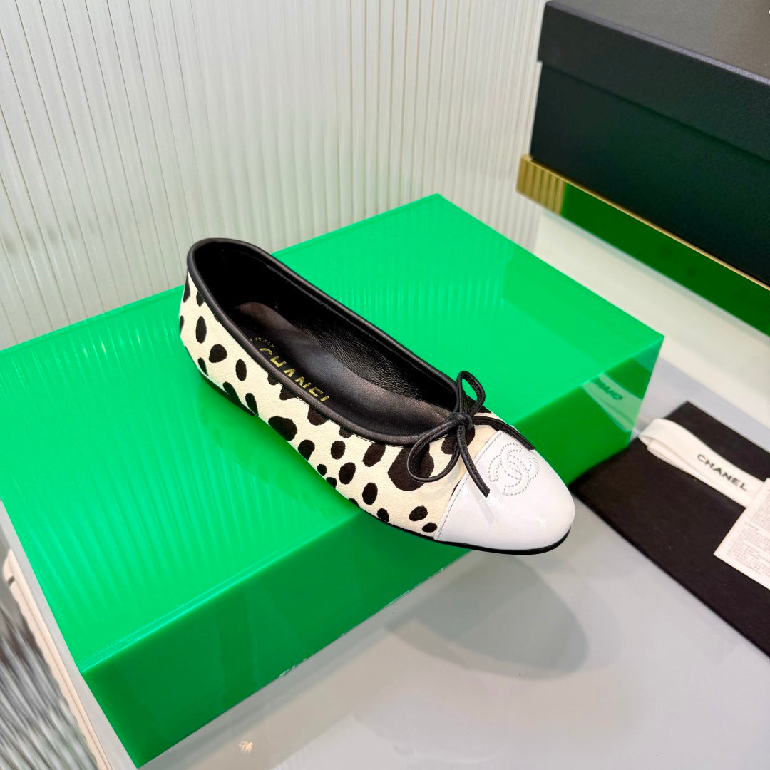 CHANEL 26S FLAT SHOES IN BEIGE AND BLACK LEOPARD PRINT PONY HAIR