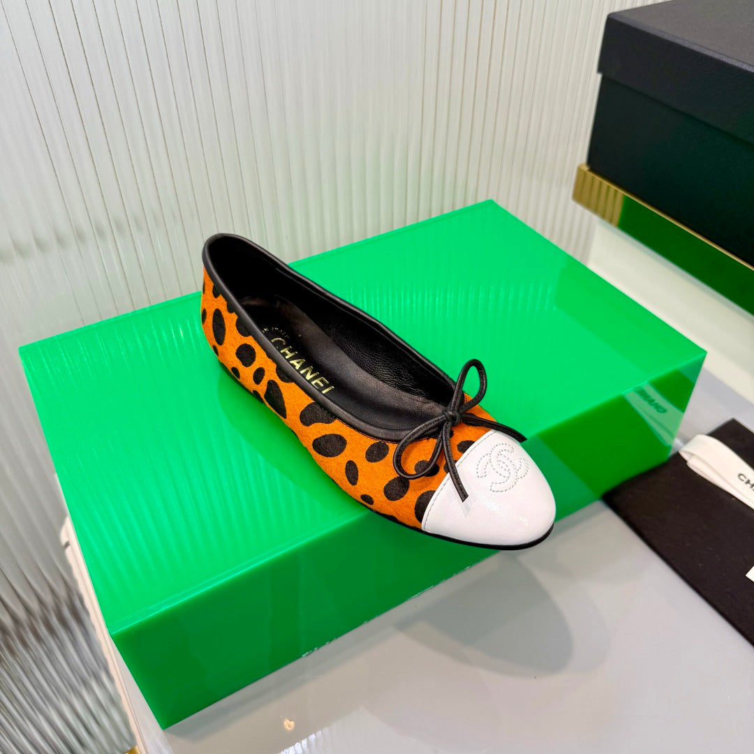 CHANEL 26S FLAT SHOES IN LIGHT ORANGE AND BLACK LEOPARD PRINT PONY HAIR
