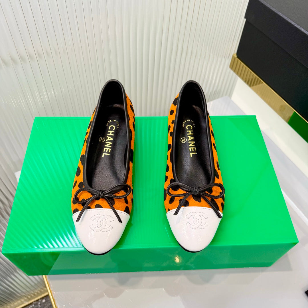 CHANEL 26S FLAT SHOES IN LIGHT ORANGE AND BLACK LEOPARD PRINT PONY HAIR