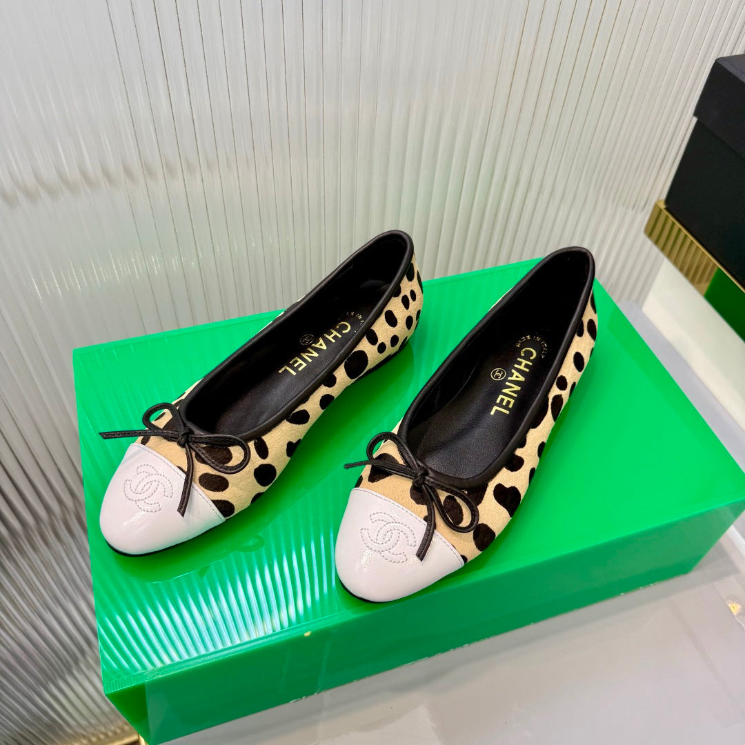CHANEL 26S FLAT SHOES IN LIGHT YELLOW AND BLACK LEOPARD PRINT PONY HAIR