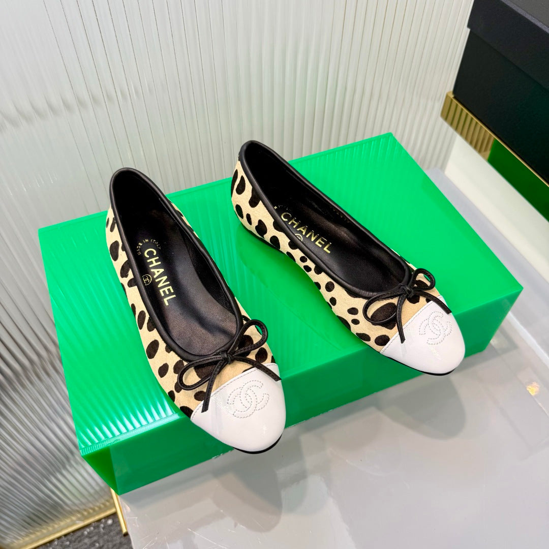 CHANEL 26S FLAT SHOES IN LIGHT YELLOW AND BLACK LEOPARD PRINT PONY HAIR