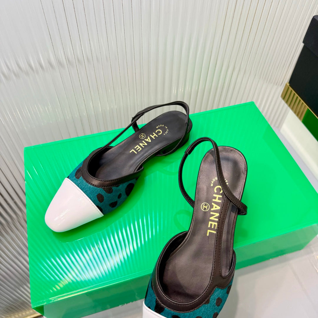 CHANEL 26S FLATS SLINGBACK SHOES IN WHITE PATENT CALFSKIN WITH TEAL PONY HAIR