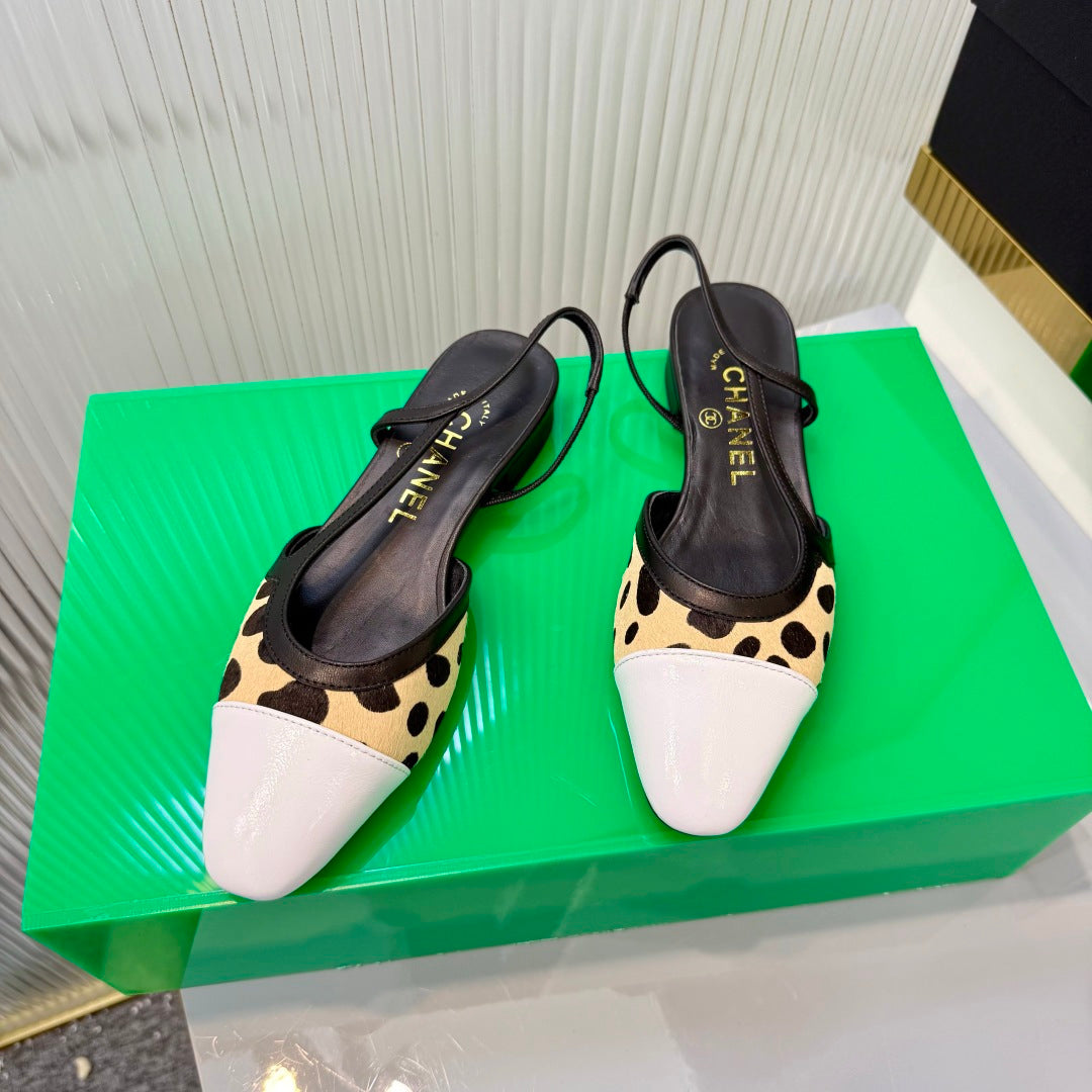 CHANEL 26S FLATS SLINGBACK IN WHITE PATENT CALFSKIN WITH LIGHT YELLOW PONY HAIR