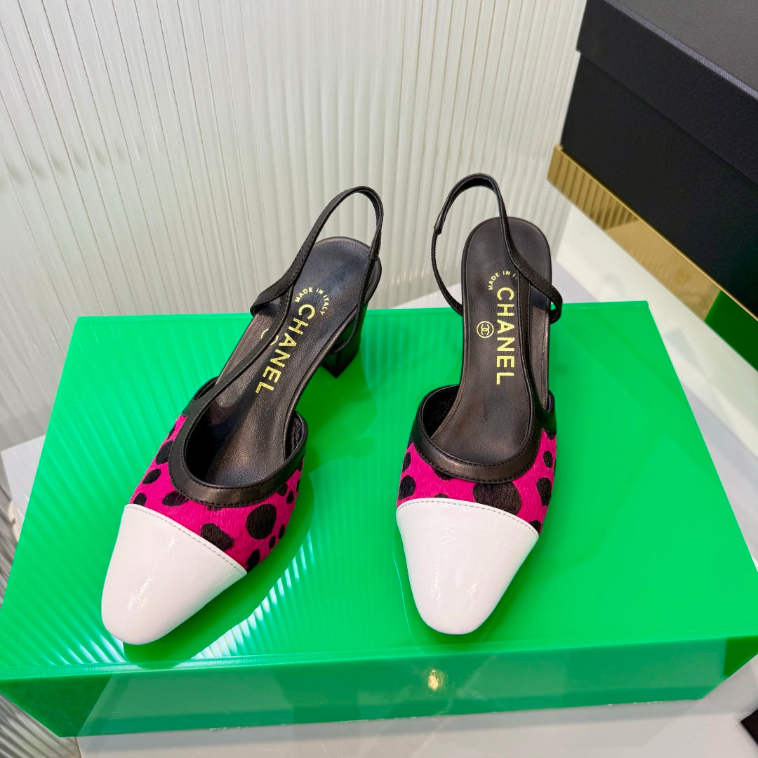 CHANEL 26S HIGH-HEEL SLINGBACKS 50 MM IN WHITE PATENT CALFSKIN WITH DARK PINK PONY HAIR