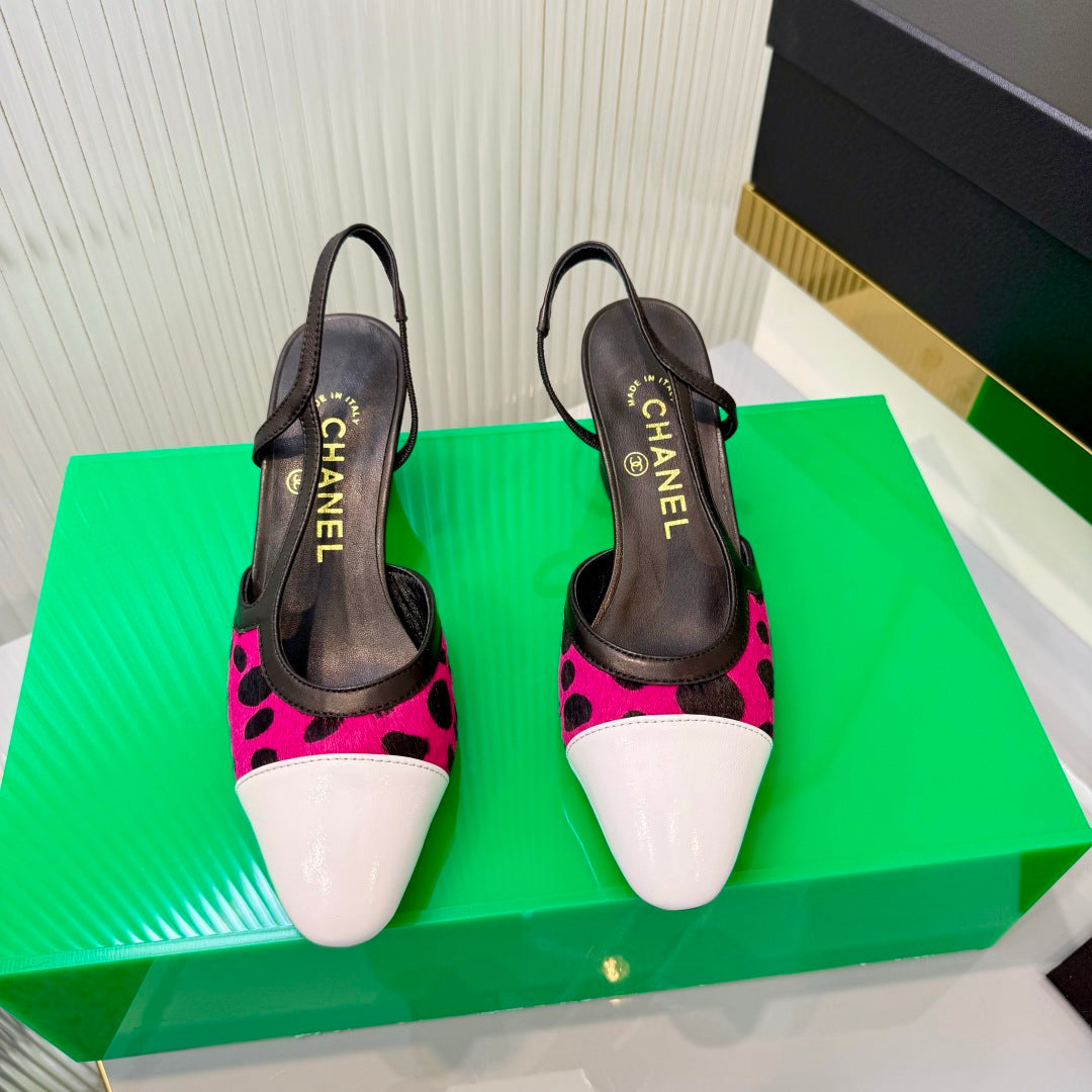 CHANEL 26S HIGH-HEEL SLINGBACKS 50 MM IN WHITE PATENT CALFSKIN WITH DARK PINK PONY HAIR