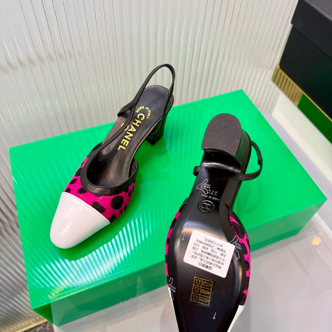 CHANEL 26S HIGH-HEEL SLINGBACKS 50 MM IN WHITE PATENT CALFSKIN WITH DARK PINK PONY HAIR