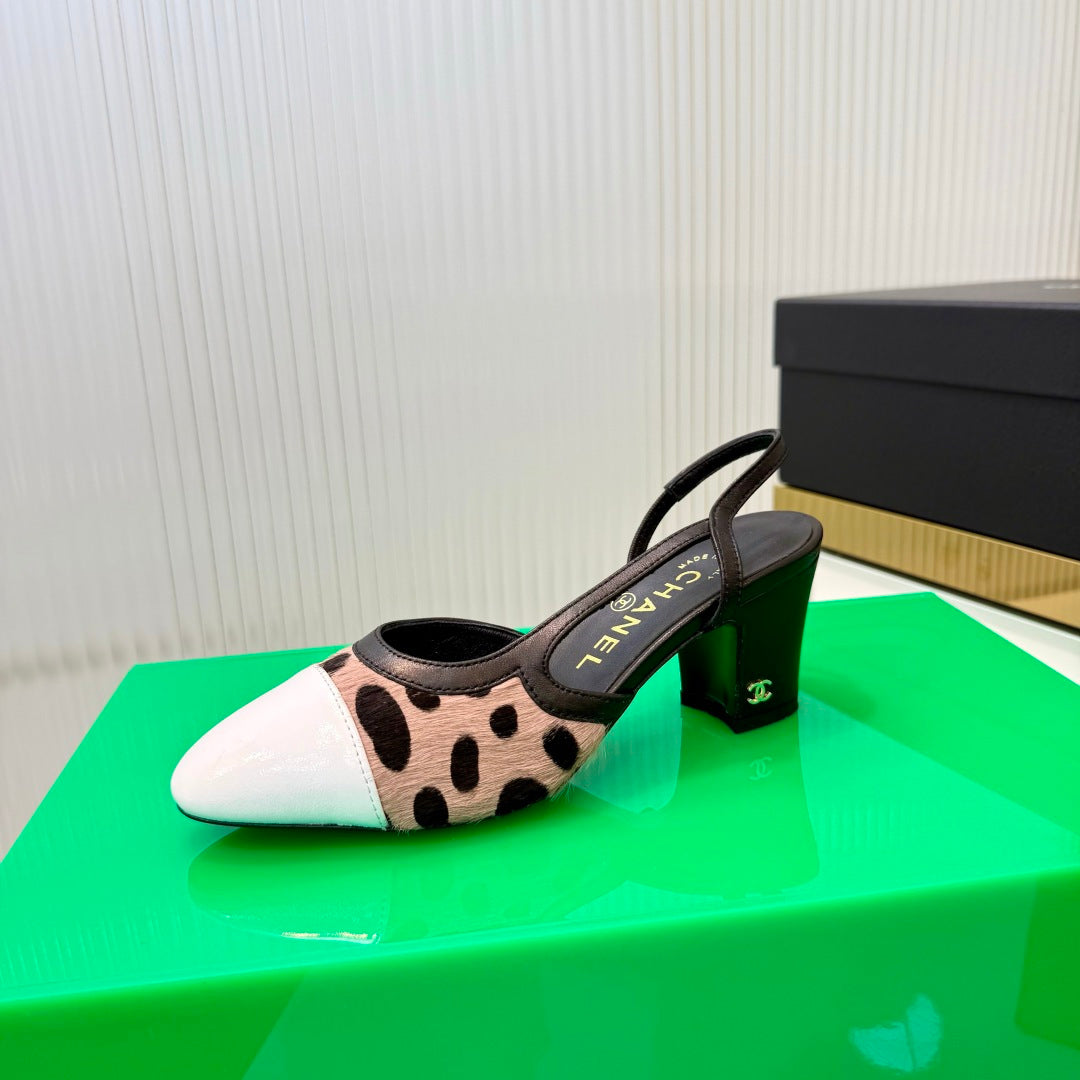 CHANEL 26S HIGH-HEEL SLINGBACKS 50 MM IN WHITE PATENT CALFSKIN WITH LIGHT PINKISH BEIGE PONY HAIR