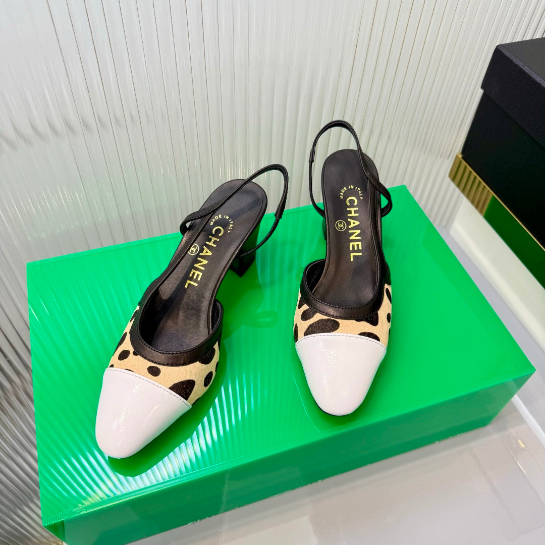 CHANEL 26S HIGH-HEEL SLINGBACKS 50 MM IN WHITE PATENT CALFSKIN WITH LIGHT YELLOW PONY HAIR