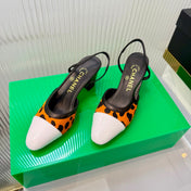 CHANEL 26S HIGH-HEEL SLINGBACKS 50 MM IN WHITE CALFSKIN WITH ORANGE PONY HAIR