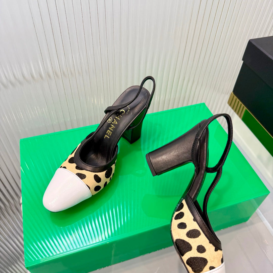 CHANEL 26S HIGH-HEEL SLINGBACKS 70 MM IN WHITE PATENT CALFSKIN WITH CREAM WHITE PONY HAIR