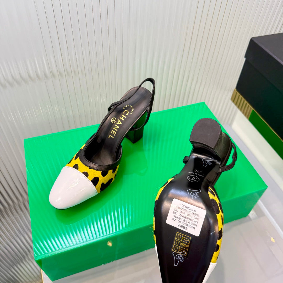 CHANEL 26S HIGH-HEEL SLINGBACKS 70 MM IN WHITE PATENT CALFSKIN WITH YELLOW PONY HAIR