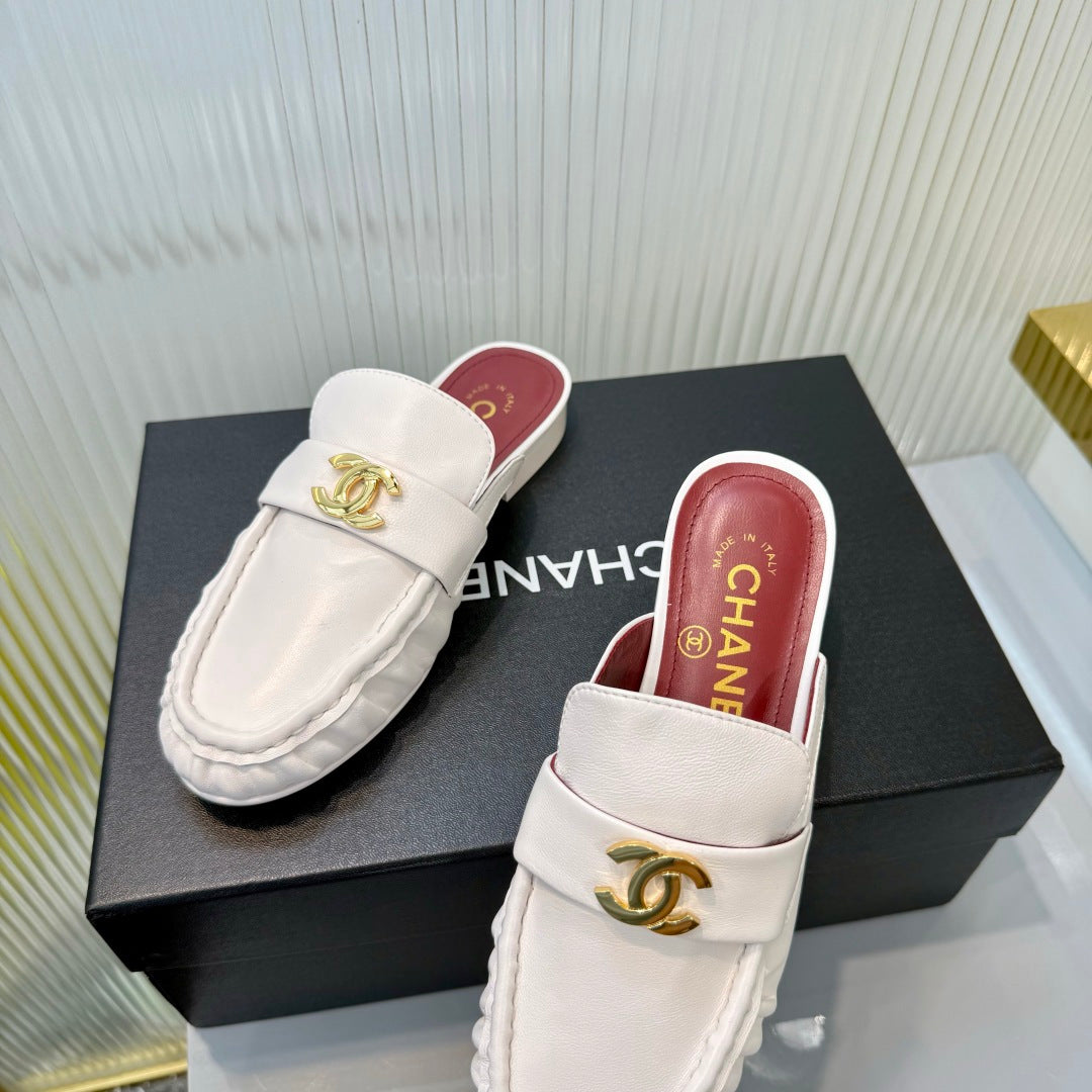 CHANEL 26S LOAFER MULES IN CREAM WHITE CALFSKIN WITH CC LOGO