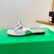 CHANEL 26S THONG SANDALS IN SILVER LAMBSKIN AND FABRIC WITH BOW