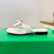CHANEL 26S THONG SANDALS IN WHITE LAMBSKIN AND FABRIC WITH BOW