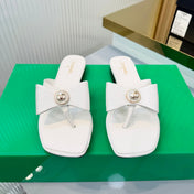 CHANEL 26S THONG SANDALS IN WHITE LAMBSKIN AND FABRIC WITH BOW