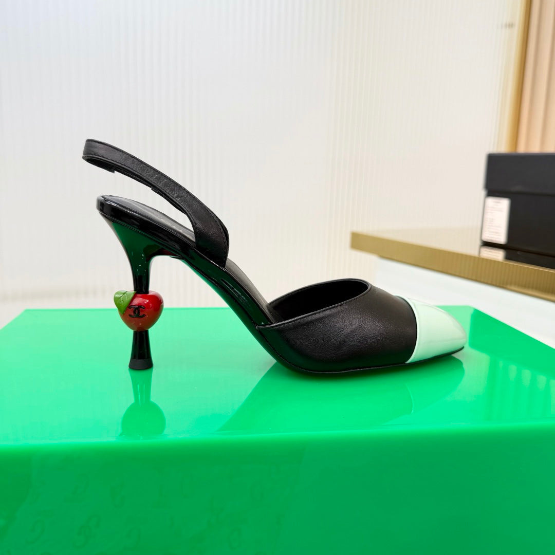 CHANEL 26S SLINGBACK POINTED-TOE HEELS 95 MM IN BLACK LAMBSKIN WITH PASTEL GREEN CAP TOE