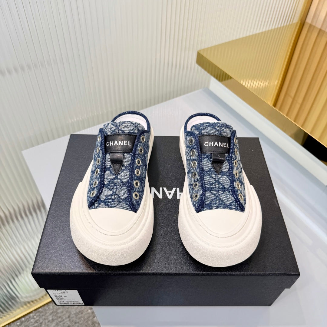 CHANEL 26S MULE SNEAKERS IN NAVY BLUE DIAMOND-PATTERNED WOVEN DENIM FABRIC STYLE 2