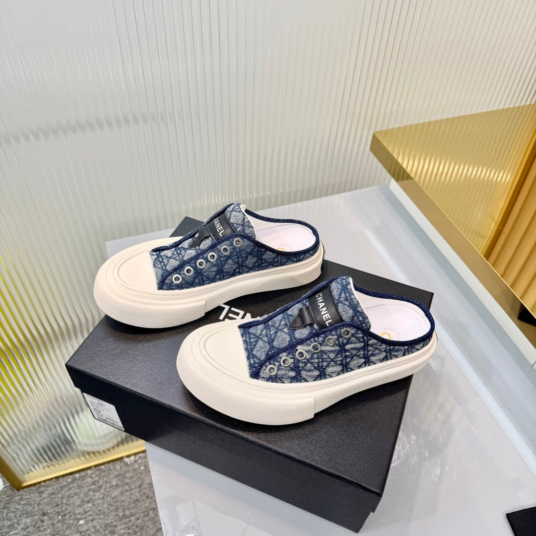 CHANEL 26S MULE SNEAKERS IN NAVY BLUE DIAMOND-PATTERNED WOVEN DENIM FABRIC STYLE 2