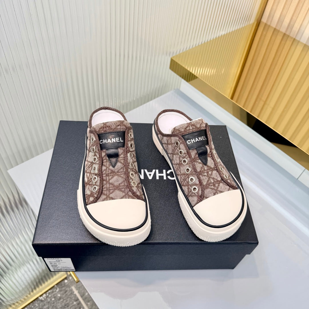 CHANEL 26S MULE SNEAKERS IN BROWN DIAMOND-PATTERNED WOVEN DENIM FABRIC